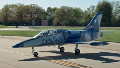 Η εταιρεία που κάνει giveaway ένα μαχητικό αεροσκάφος: Το διαφημιστικό κόλπο και η Pepsi (vid) 