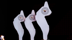 Το τρόπαιο των νικητών στο Grand Prix της Ίμολα έχει τρία μηνύματα