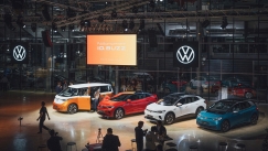 H Volkswagen κάνει πίσω στα ηλεκτρικά και κοιτάζει προς τα υβριδικά οχήματα