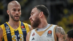 Ο Μάικ Τζέιμς και ο Νικ Καλάθης.