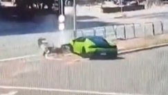 Προτίμησε να σμπαραλιάσει την Lamborghini του για να σταματήσει το μοτοσικλετιστή που του έκλεψε το Rolex (vid)