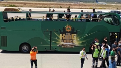 ανοικτό λεοφωρείο που θα μεταφέρει τους πρωταθλητές Ευρώπης.