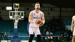 Ο Νίκος Παπαρέγκας με τη φανέλα του Ηρακλή