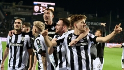 Οι παίκτες του ΠΑΟΚ πανηγυρίζουν τη νίκη επί της ΑΕΚ