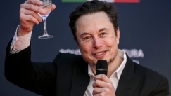 Ο Elon Musk χρησιμοποίησε μια πανέξυπνη μέθοδο για να εντοπίσει υπάλληλο της Tesla που διέρρεε εμπιστευτικές πληροφορίες