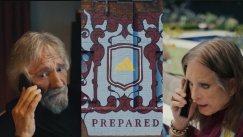 Up the Villa: Πώς η Άστον Βίλα έκανε τη νέα φανέλα της viral, «πατώντας» στους Black Sabbath