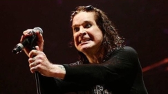 Σάλος με πρόσφατες φωτογραφίες του Ozzy Osbourne: Περπατάει με το ζόρι