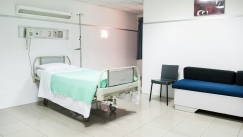 Γιατρός καταδικάστηκε για θανάτους τριών ασθενών και τον έκαναν διευθυντή 