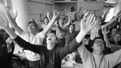 «Παιδιά του Θεού»: Η αίρεση των παιδόφιλων, o Χoακίν Φίνιξ και η αυτοκτονία του Ρίκι Ροντρίγκες