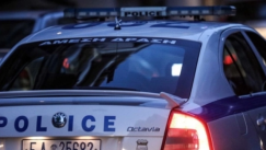 Πάτρα: Η στιγμή που δύο άνδρες κλέβουν μηχανάκι (vid)