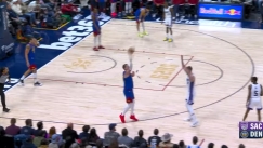 Ο Νίκολα Γιόκιτς με το ένα χέρι