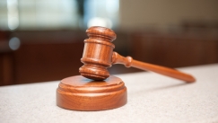 Βόλος: Ζευγάρι κατέληξε στα δικαστήρια αφού η σύζυγος «έπιασε» τον άνδρα της με ερωτικά βοηθήματα