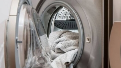 «Η αντίστροφη μέτρηση μόλις ξεκίνησε»: Ο κανόνας των 30 λεπτών στο πλύσιμο των ρούχων