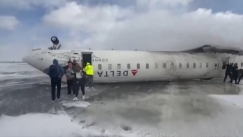 Η Delta αποζημιώνει τους επιβάτες του αεροπλάνου που αναποδογύρισε: Το ποσό που τους δίνει (vid)