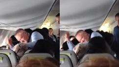Απίστευτο βίντεο από πτήση: Αεροσυνοδός γρονθοκόπησε άνδρα που επιτέθηκε σε επιβάτιδα (vid)