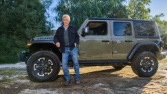 Ένας Φορντ φιλοσοφεί για τη ζωή μέσα σε ένα... Jeep (vid)