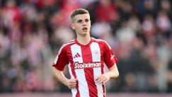 Ολυμπιακός: Κομμωτής έφτιαξε το πορτρέτο του Μουζακίτη με τρίχες και το αποτέλεσμα εντυπωσιάζει (vid)