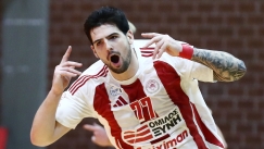 Ο Σάββας Σάββας με τον Ολυμπιακό