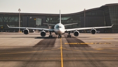 Ο απόλυτος τρόμος στον αέρα: Επιβάτης σε αμόκ προσπάθησε να ανοίξει την έξοδο κινδύνου εν ώρα πτήσης (vid)