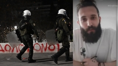 Χαμόγελο... από τα ΜΑΤ και προσαγωγή δέχτηκε πολυτραυματίας των Τεμπών: «Μάλλον είχε πολύ πλάκα» (vid)