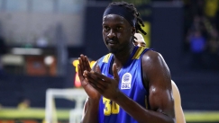 Ο Γκακ του Περιστερίου έκανε τρία φάουλ μετά από μόλις 2.5 λεπτά αγώνα κόντρα στον Άρη! (vid)