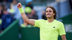 Ο Τσιτσιπάς πανηγυρίζει τη νίκη του επί του Μπόρζες στο Μόντε Κάρλο