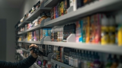 Κάπνιζε από τα 8 της και έγινε "μπάλα φωτιάς" από έκρηξη ηλεκτρονικού τσιγάρου