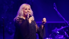 Όταν μια Ελληνίδα τραγουδίστρια κατέκτησε την Ιαπωνία: H μεγάλη επιτυχία της Μπέσσυς Αργυράκη στα ιαπωνικά