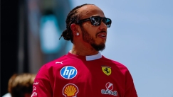 Με το ζόρι… κρατιέται ο Χάμιλτον: «Υπάρχουν πολλά που δεν μπορώ να πω για τη Ferrari»