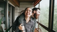 Μπορούν τελικά άντρες και γυναίκες να είναι μόνο φίλοι; Τι απαντάνε έρευνες και επιστήμη (poll)