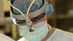 Νευροχειρουργός αποκαλύπτει τις 3 καθημερινές του συνήθειες για μακροζωία: Όλα ξεκινούν από ένα νεύρο