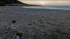 Αυτή είναι η πιο βρώμικη παραλία στην Ελλάδα, σύμφωνα με τη WWF