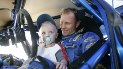 Το αγόρι με την πιπίλα είναι πλέον νικητής σε αγώνα του WRC (vid)