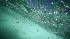 Αν δεις κύκλους από φυσαλίδες στη θάλασσα, τρέχα: Αυτό που ακολουθεί μπορεί να σε καταπιεί (vid)