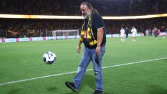 Κιτρινόμαυρο «πάρτι» για την πρόκριση, έπαιξε μπάλα και την πήρε μαζί του ο Μάριος Ηλιόπουλος