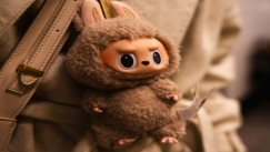 Αυτά τα 7 Labubu πωλήθηκαν για περισσότερα από πολυτελή αυτοκίνητα, τι ξεχωριστό έχουν (vid)