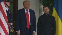 Ο Ζελένσκι επέστρεψε στον Λευκό Οίκο με κοστούμι μετά το κράξιμο από τον Τραμπ (vid)