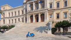 Δεκαπενταύγουστος στη Σύρο με τη Vespa GTS 310 SuperSport