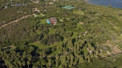 Στο «σφυρί» η βίλα του Μπερλουσκόνι: Εκεί φιλοξενούνταν τα διαβόητα πάρτι «bunga bunga» (vid)