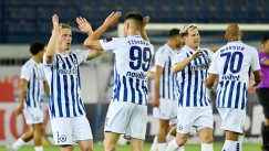 Οι παίκτες του Ατρόμητου πανηγυρίζουν το γκολ με τον Άρη