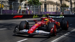 GP Αζερμπαϊτζάν FP2: Κυρίαρχος ο Χάμιλτον, επαφή με τον τοίχο οι δύο McLaren