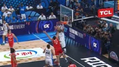 Ο Γιάννης καρφώνει πάνω στον Σένγκουν 