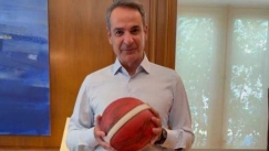 Μητσοτάκης: Το video στο Πρωθυπουργικό Γραφείο για το Final 4 και οι ευχές για Παναθηναϊκό και Ολυμπιακό