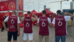 Οι φίλοι της Λετονίας με φανέλες του Πορζίνγκις