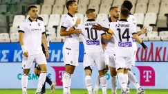 Οι παίκτες του ΠΑΟΚ πανηγυρίζουν στη Λεωφόρο επί του ΟΦΗ