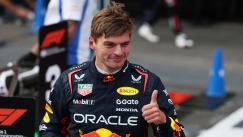 O Φερστάπεν επιστρέφει στην «πράσινη κόλαση» οδηγώντας... Ferrari