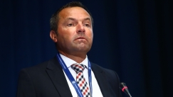 Η δουλειά τους να γίνει, το φρένο να μπει και τα μηνύματα...