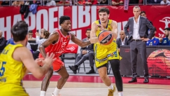 Ο Σόρκιν με τον Οτούρου υπό το βλέμμα του Κάτας στον ισραηλινό «εμφύλιο» Χάποελ-Μακάμπι για την Euroleague