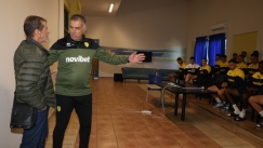 Από τα σύννεφα πέφτεις αν δεν ξέρεις τον Πετράκη, αν δεν ξέρεις τον Παναιτωλικό... 