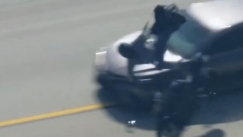 Βίντεο ντοκουμέντο από καταδίωξη στις ΗΠΑ: Αστυνομικός πέταξε στον αέρα αναβάτη μηχανής που σκότωσε συνάδελφό του